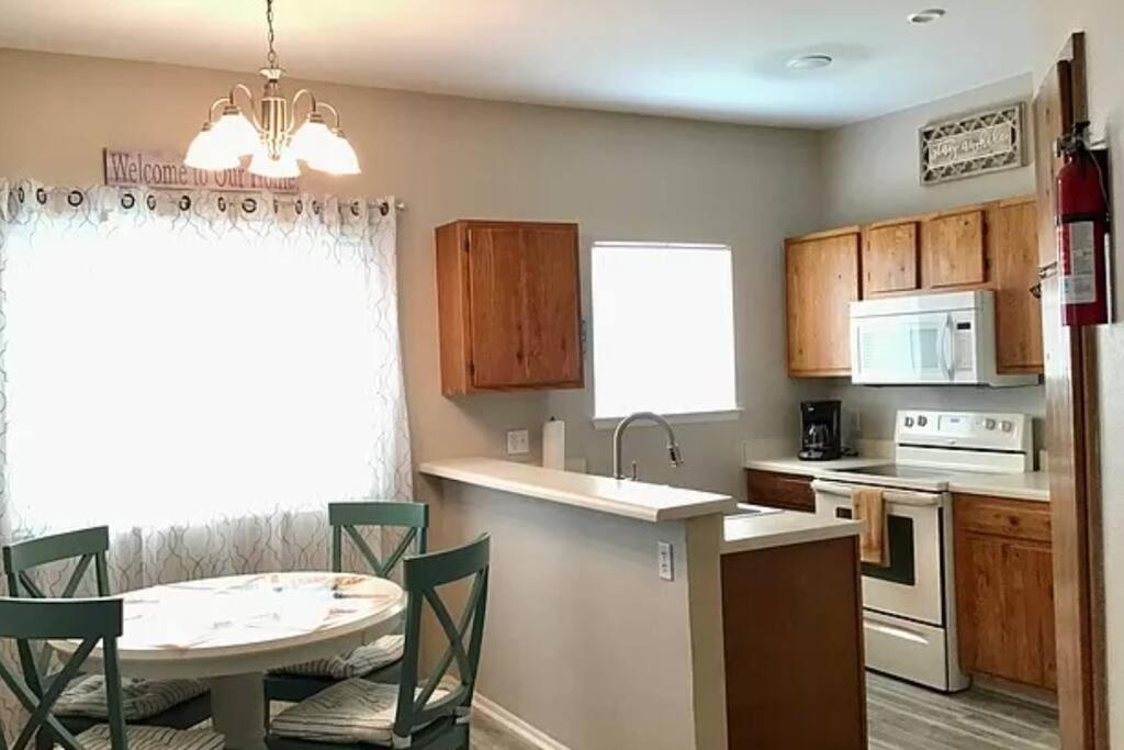 Cozy Beachside Condo With Pool View Corpus Christi Exterior foto